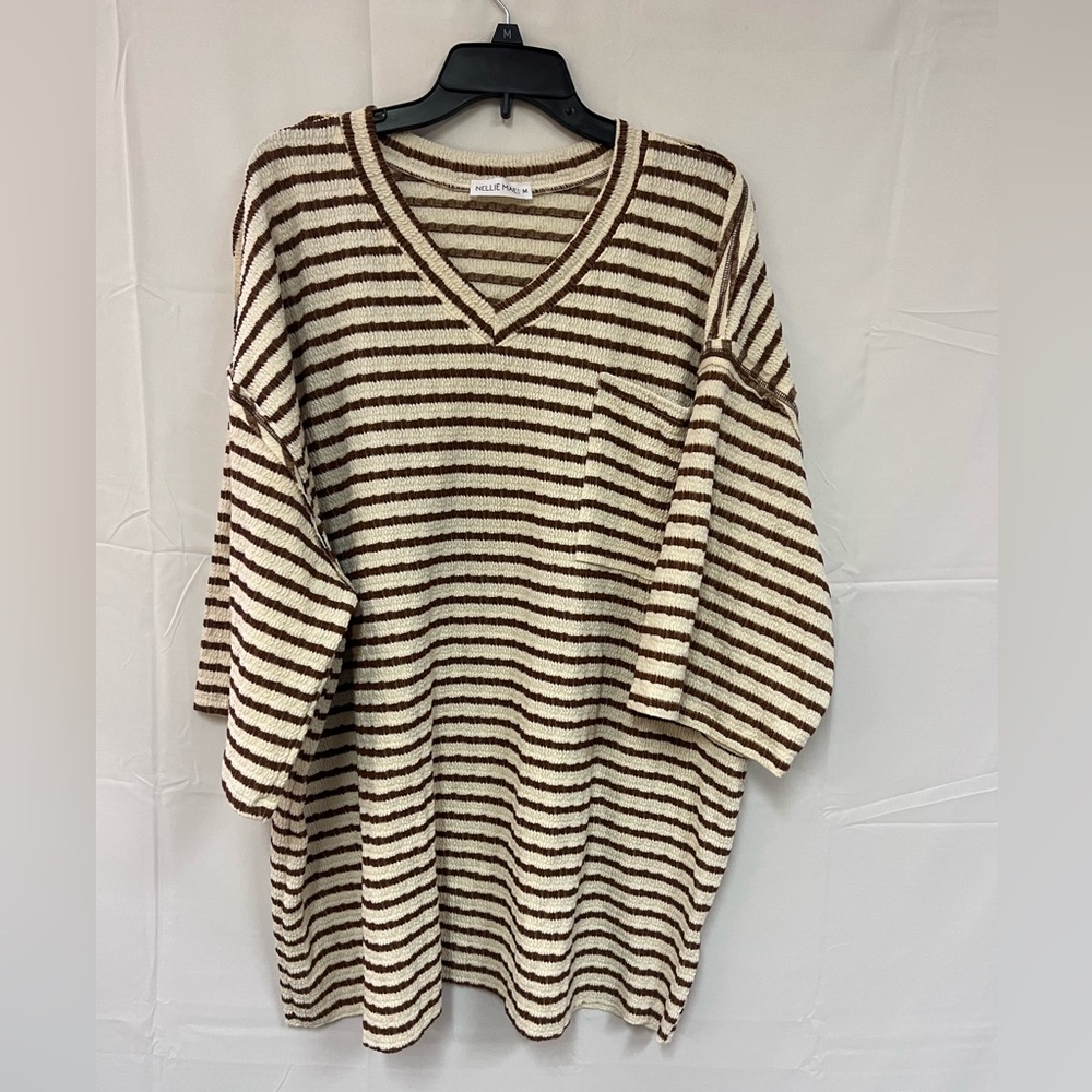 LIKE NEW OVERSIZED NELLIE MAE WOMENS TOP SIZE: M